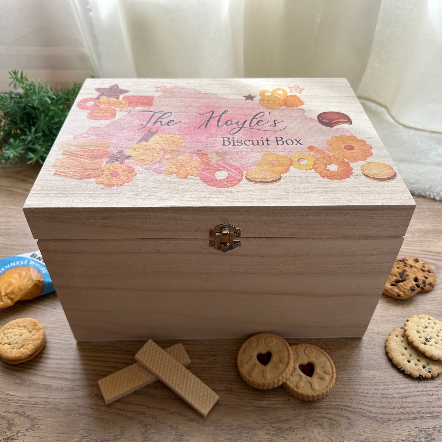 Biscuit box