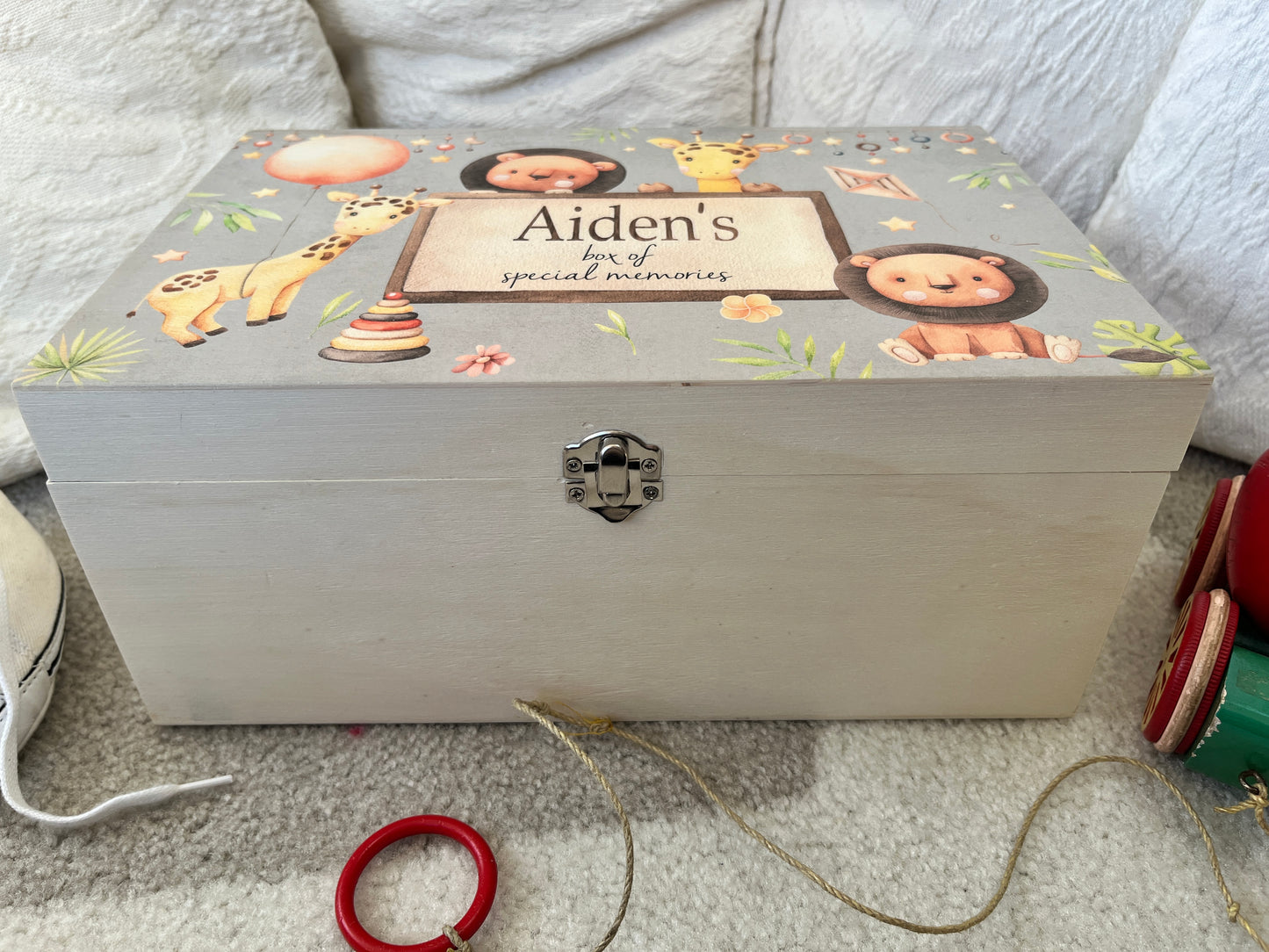 Lion and giraffe keepsake box