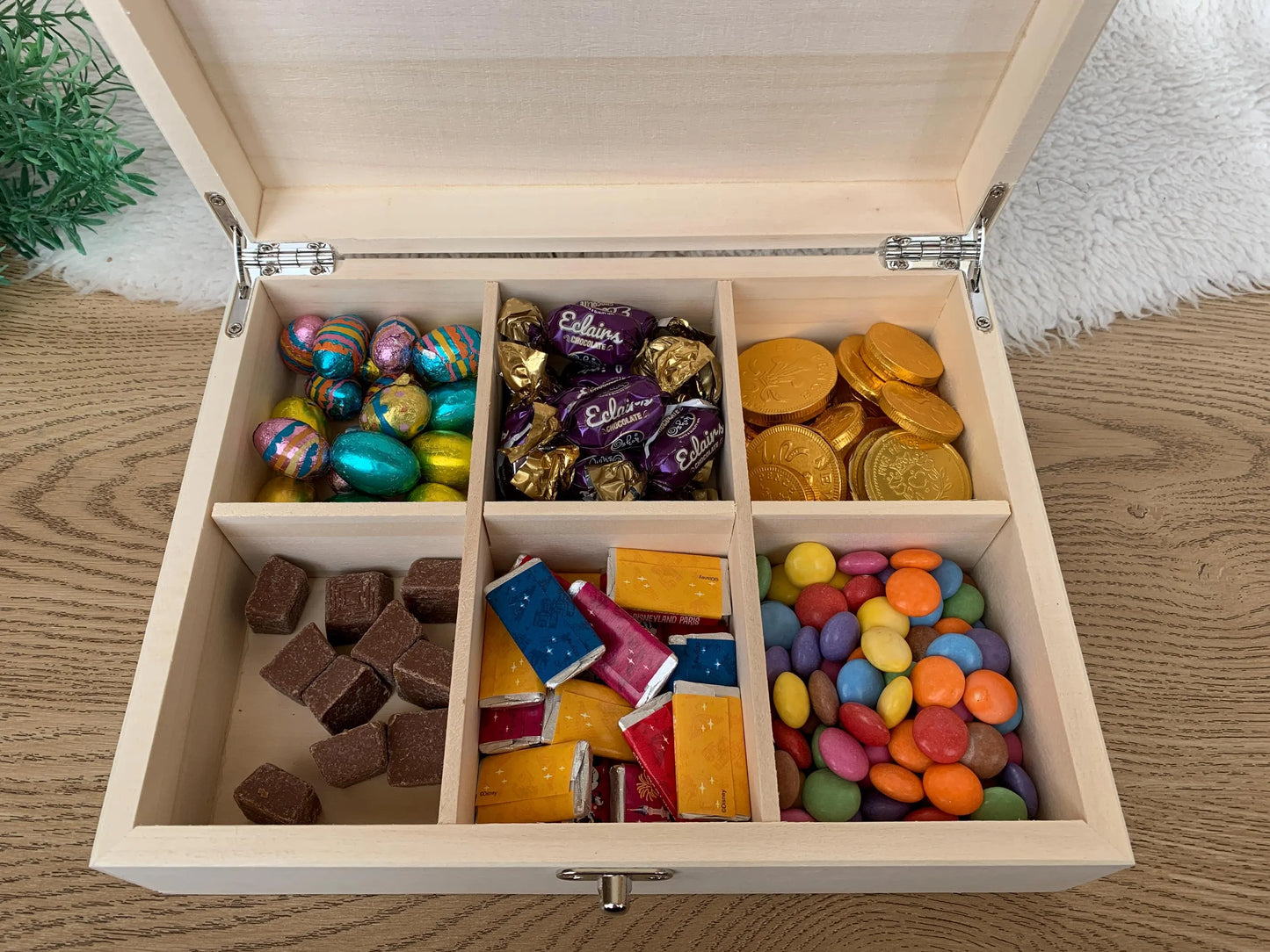 Chocolate box, 6 compartment storage