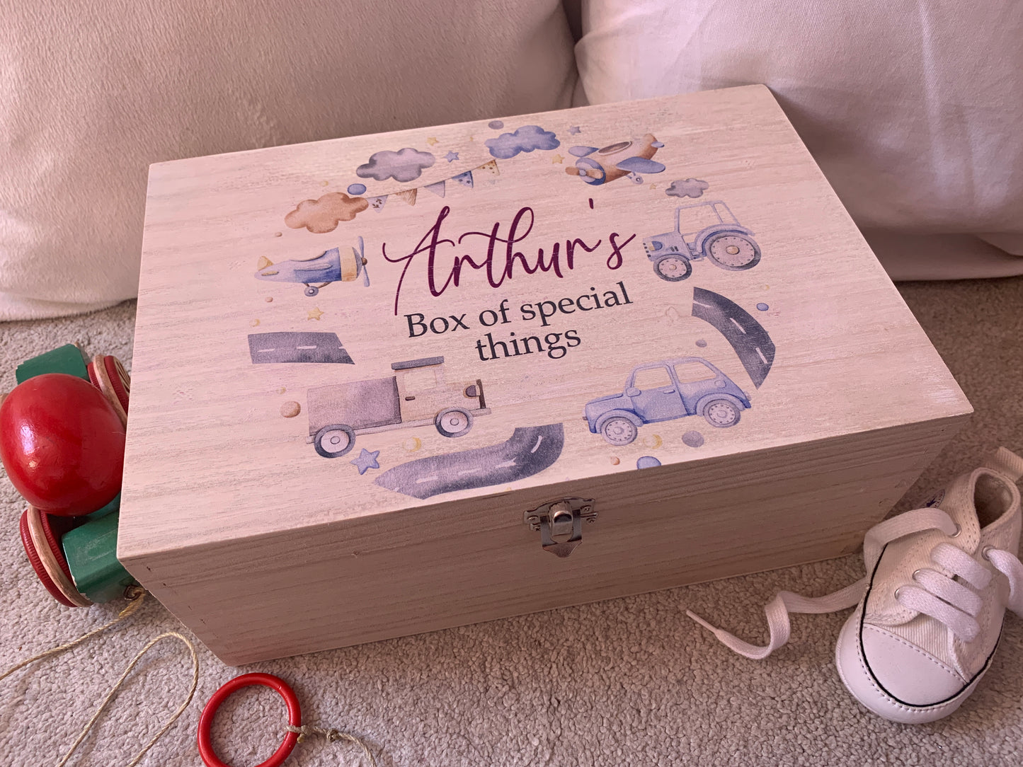Vehicle wreath keepsake box