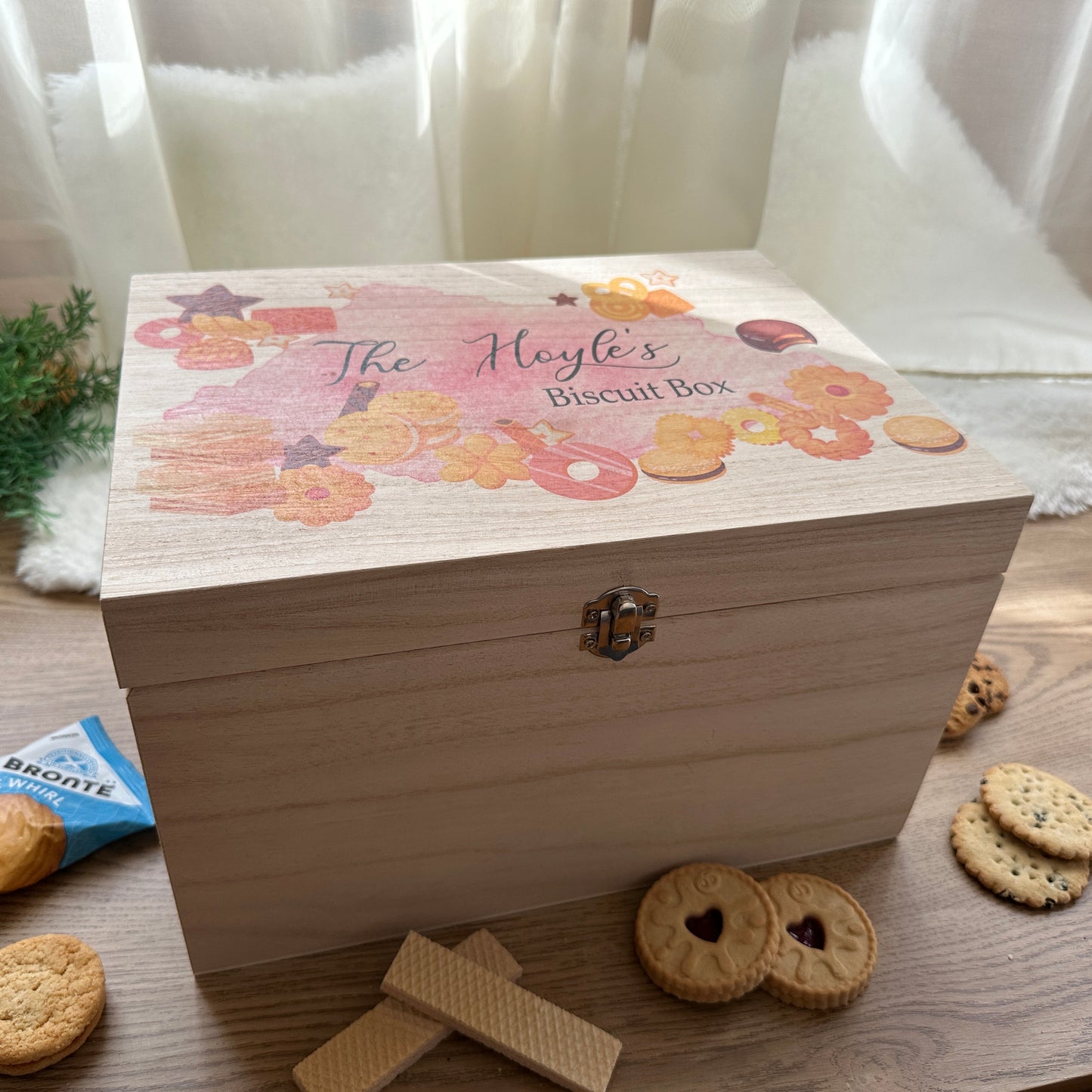 Biscuit box