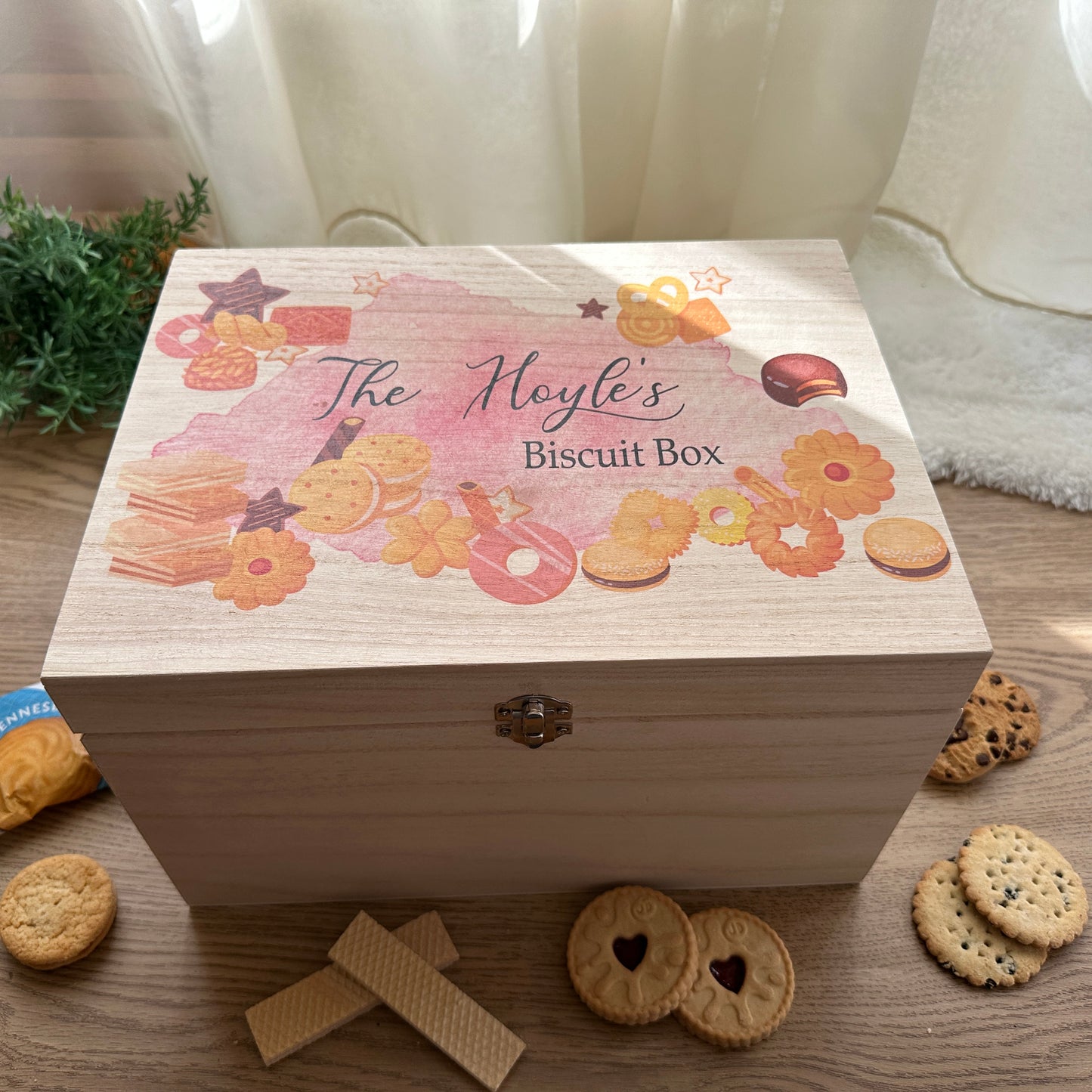 Biscuit box