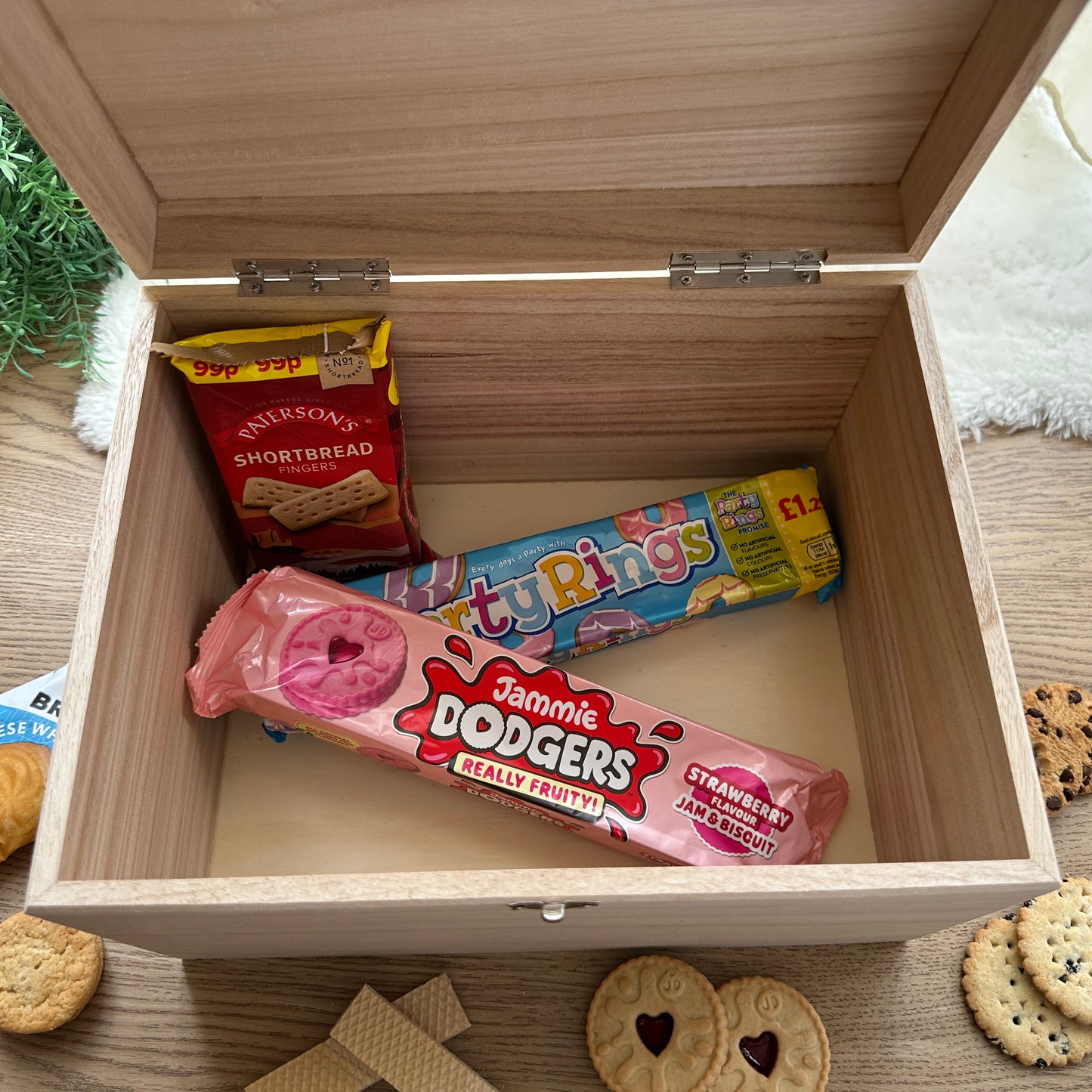 Biscuit box