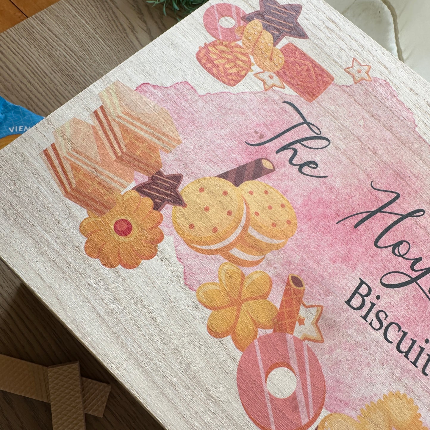 Biscuit box