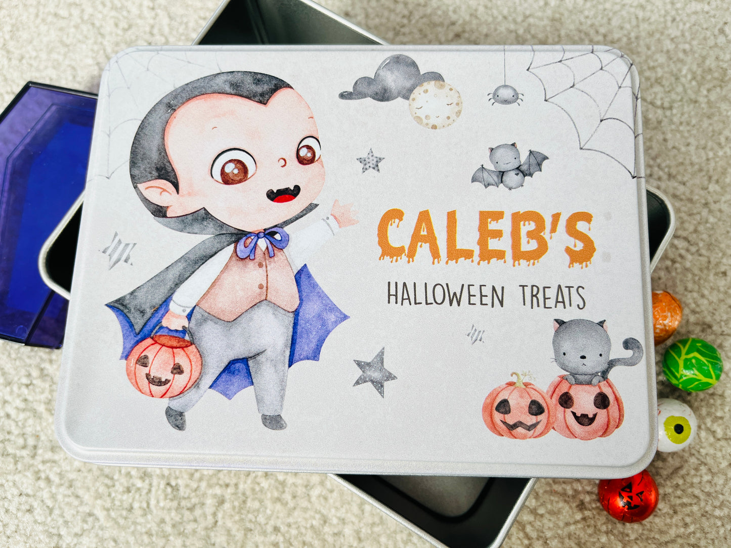 Vampire Halloween tin