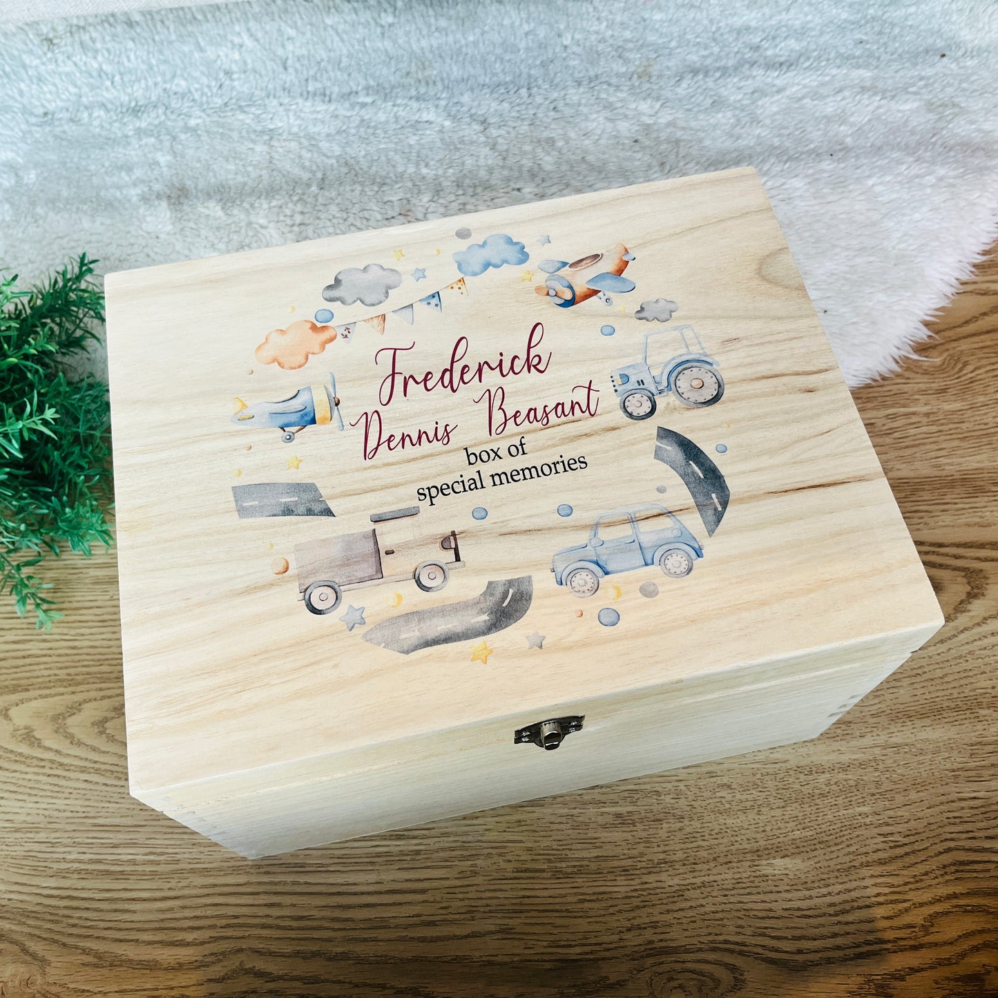 Vehicle wreath keepsake box