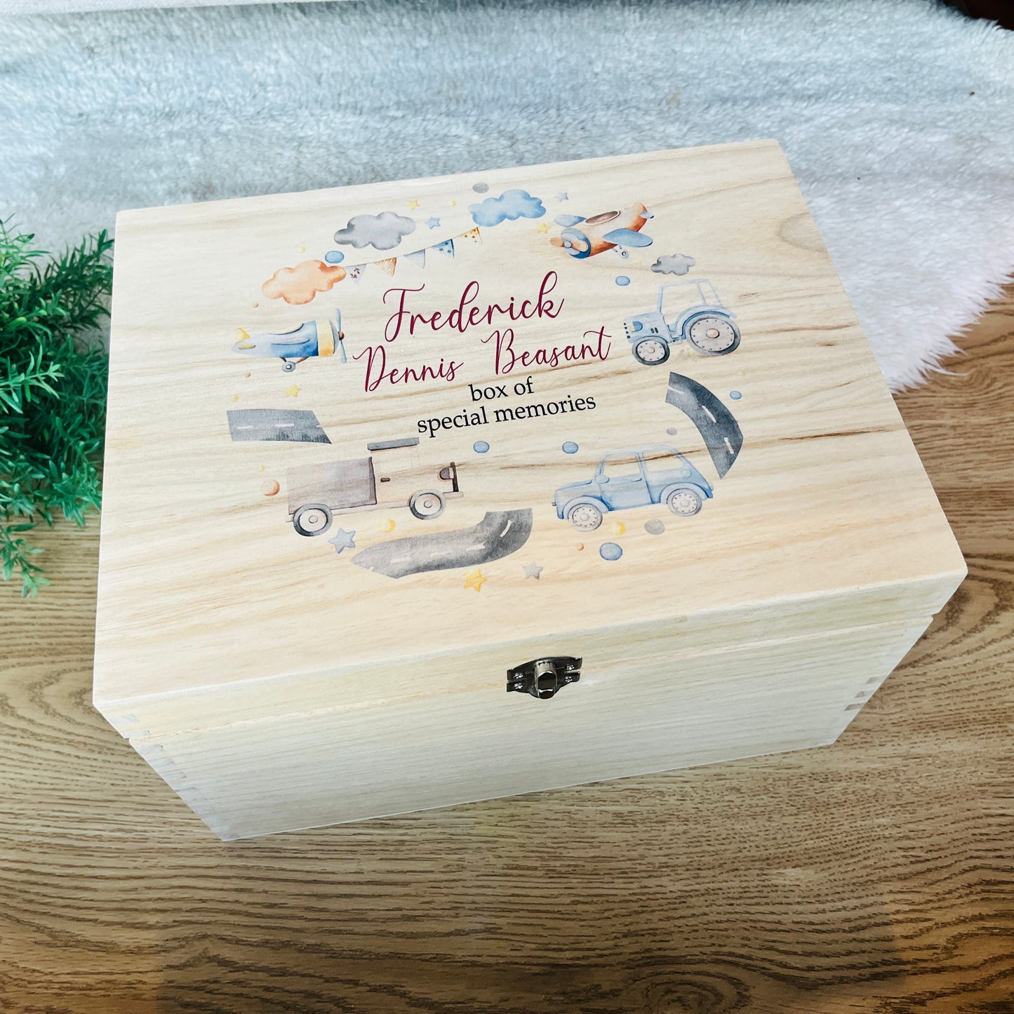 Vehicle wreath keepsake box
