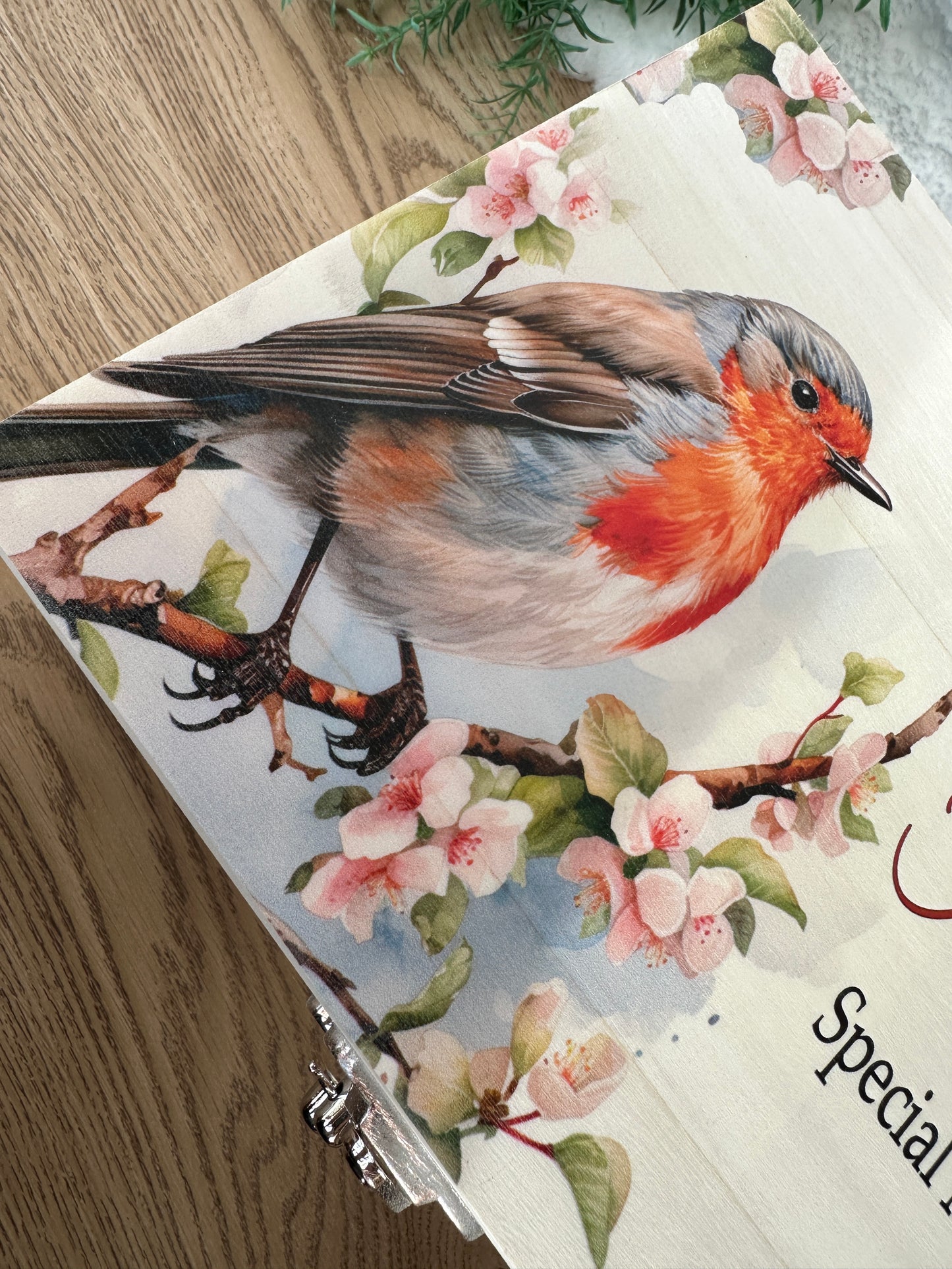 Red Robin keepsake box