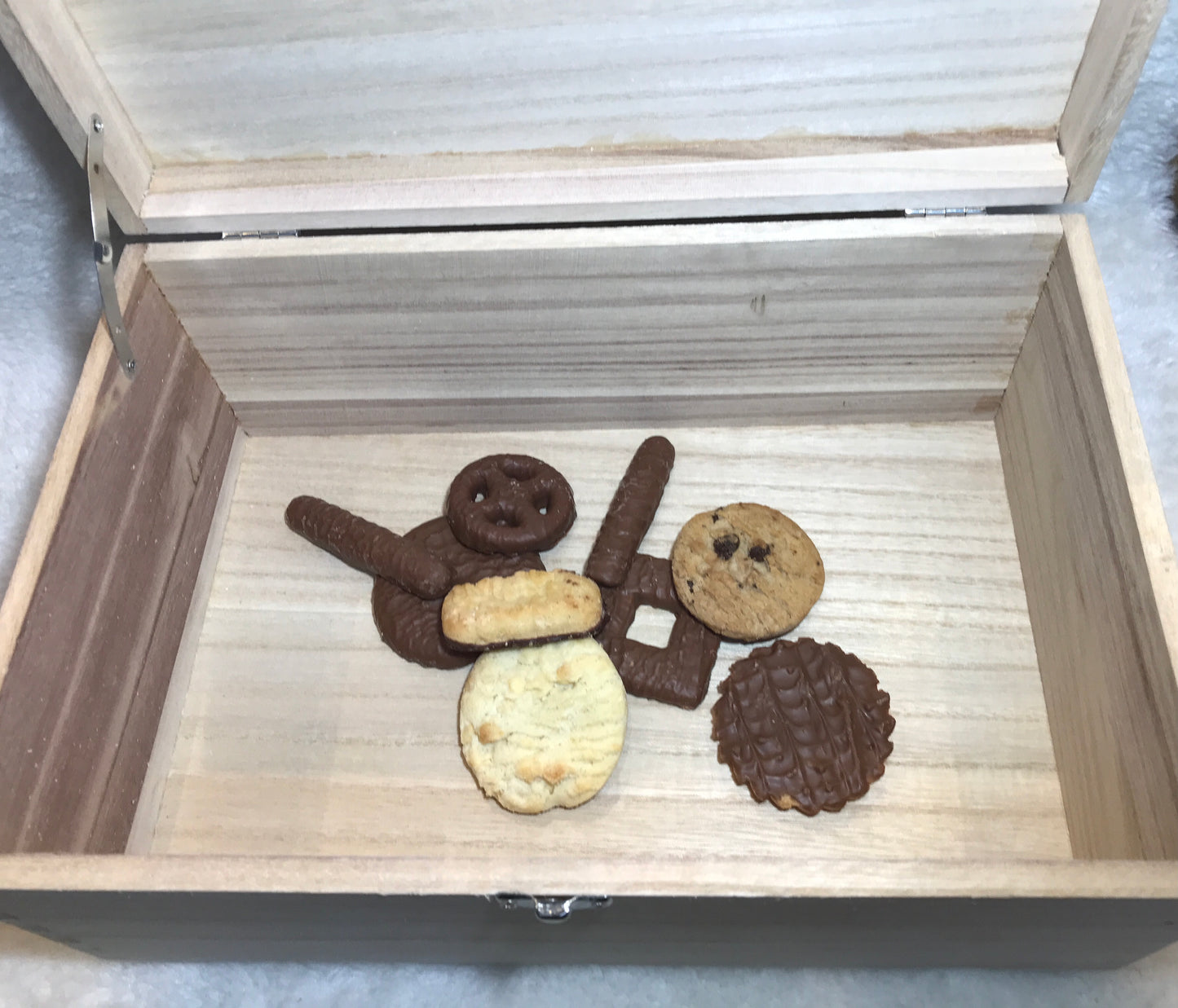 Biscuit box