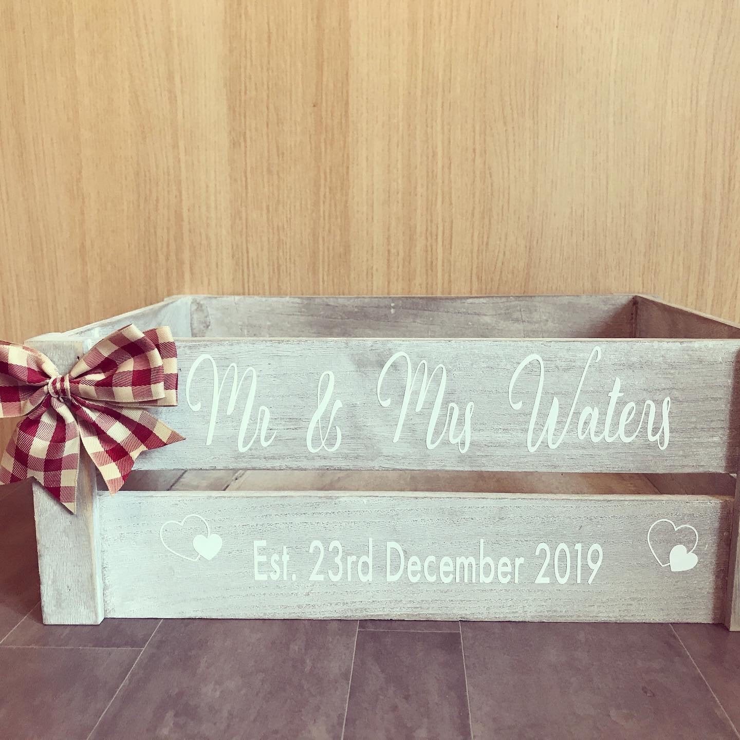 Personalised wooden wedding / Mr and Mrs / Valentines box